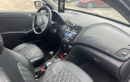 Hyundai Solaris II рестайлинг, 2011 год, 680 000 рублей, 3 фотография