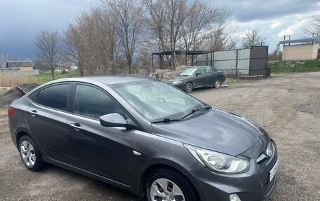Hyundai Solaris II рестайлинг, 2011 год, 680 000 рублей, 7 фотография