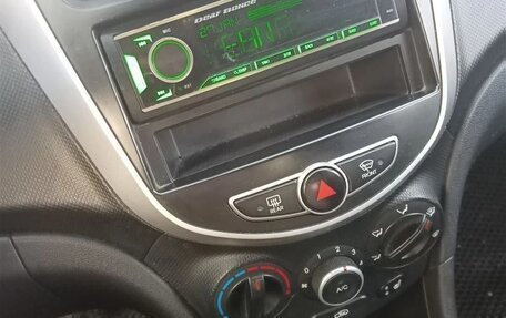 Hyundai Solaris II рестайлинг, 2012 год, 450 000 рублей, 4 фотография