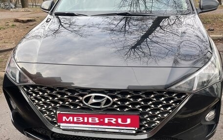 Hyundai Solaris II рестайлинг, 2021 год, 1 670 000 рублей, 2 фотография