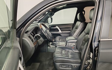 Toyota Land Cruiser 200, 2019 год, 5 299 000 рублей, 17 фотография