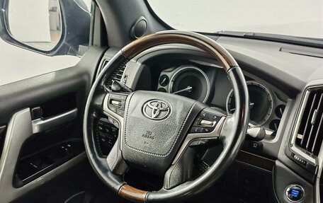 Toyota Land Cruiser 200, 2019 год, 5 299 000 рублей, 16 фотография