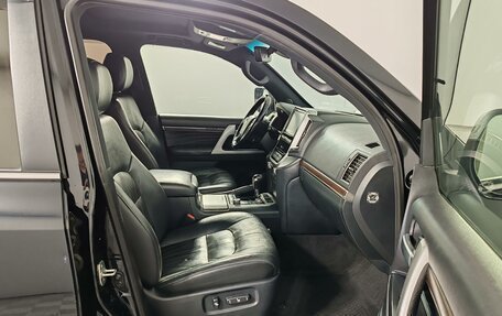 Toyota Land Cruiser 200, 2019 год, 5 299 000 рублей, 21 фотография