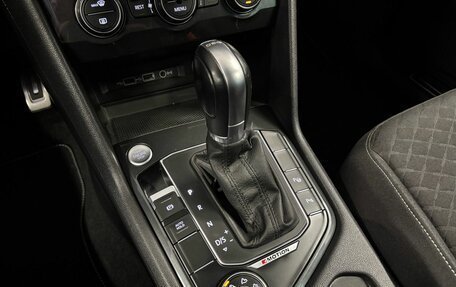 Volkswagen Tiguan II, 2018 год, 2 149 000 рублей, 21 фотография