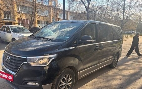 Hyundai H-1 II рестайлинг, 2019 год, 1 790 000 рублей, 3 фотография