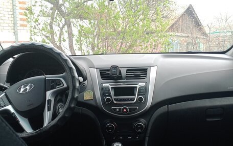 Hyundai Solaris II рестайлинг, 2016 год, 1 175 000 рублей, 2 фотография