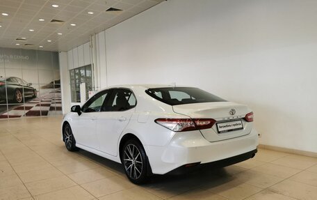 Toyota Camry, 2021 год, 3 295 000 рублей, 4 фотография