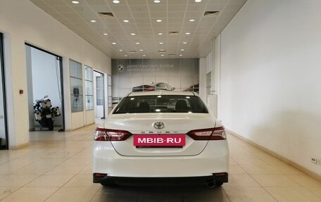 Toyota Camry, 2021 год, 3 295 000 рублей, 8 фотография