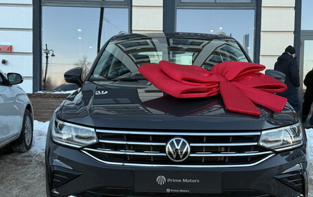 Volkswagen Tiguan II, 2022 год, 3 890 000 рублей, 2 фотография