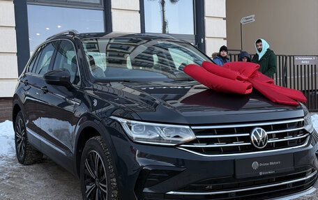 Volkswagen Tiguan II, 2022 год, 3 890 000 рублей, 4 фотография