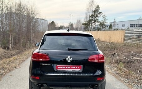 Volkswagen Touareg III, 2011 год, 1 820 000 рублей, 2 фотография