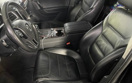 Volkswagen Touareg III, 2011 год, 1 820 000 рублей, 8 фотография