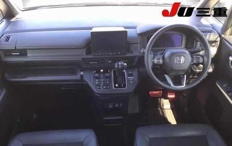 Honda Stepwgn, 2022 год, 2 100 000 рублей, 7 фотография