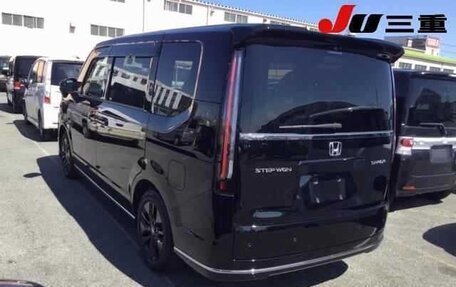 Honda Stepwgn, 2022 год, 2 100 000 рублей, 4 фотография