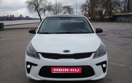 KIA Rio IV, 2018 год, 999 000 рублей, 1 фотография