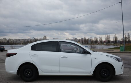 KIA Rio IV, 2018 год, 999 000 рублей, 3 фотография