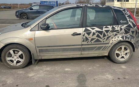 Ford Fiesta, 2004 год, 300 000 рублей, 3 фотография