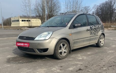 Ford Fiesta, 2004 год, 300 000 рублей, 2 фотография