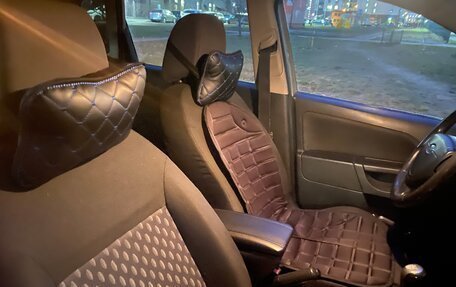 Ford Fiesta, 2004 год, 300 000 рублей, 24 фотография