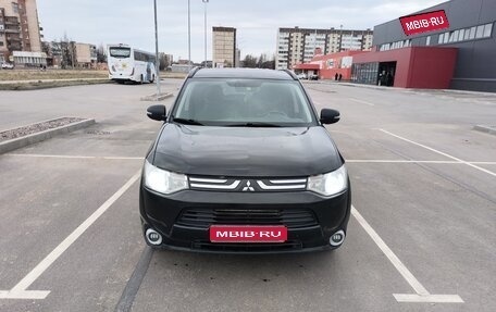 Mitsubishi Outlander III рестайлинг 3, 2013 год, 960 000 рублей, 1 фотография