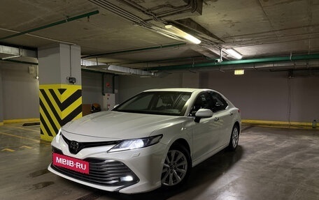 Toyota Camry, 2019 год, 3 200 000 рублей, 6 фотография