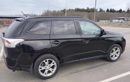 Mitsubishi Outlander III рестайлинг 3, 2013 год, 960 000 рублей, 3 фотография