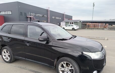 Mitsubishi Outlander III рестайлинг 3, 2013 год, 960 000 рублей, 4 фотография