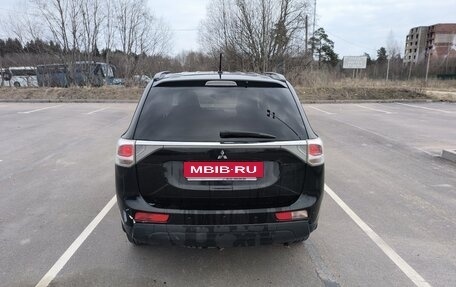 Mitsubishi Outlander III рестайлинг 3, 2013 год, 960 000 рублей, 6 фотография