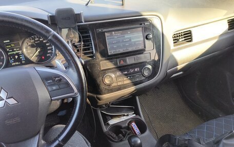 Mitsubishi Outlander III рестайлинг 3, 2013 год, 960 000 рублей, 16 фотография