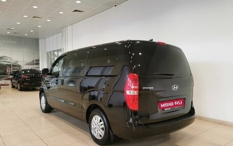 Hyundai H-1 II рестайлинг, 2019 год, 2 795 000 рублей, 4 фотография
