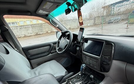 Toyota Land Cruiser 100 рестайлинг 2, 2004 год, 2 100 000 рублей, 5 фотография