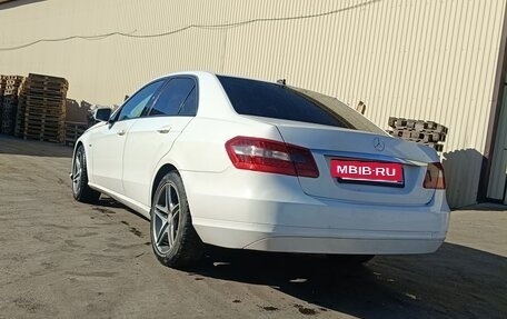 Mercedes-Benz E-Класс, 2010 год, 1 270 000 рублей, 3 фотография