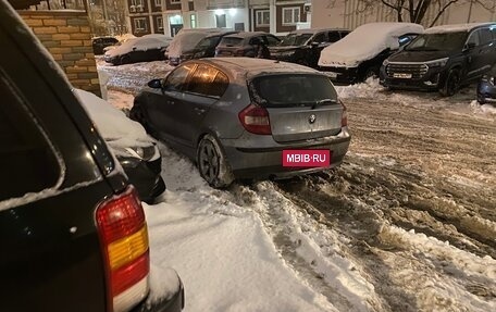 BMW 1 серия, 2006 год, 650 000 рублей, 2 фотография