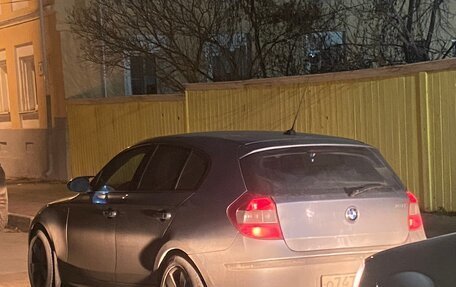 BMW 1 серия, 2006 год, 650 000 рублей, 21 фотография