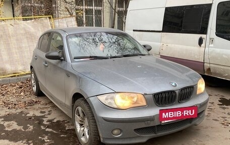 BMW 1 серия, 2006 год, 650 000 рублей, 25 фотография