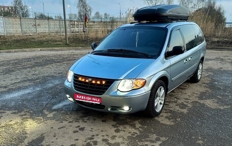 Chrysler Town & Country IV, 2005 год, 850 000 рублей, 1 фотография