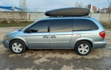 Chrysler Town & Country IV, 2005 год, 850 000 рублей, 3 фотография