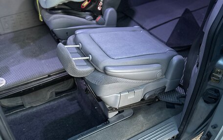 Chrysler Town & Country IV, 2005 год, 850 000 рублей, 12 фотография