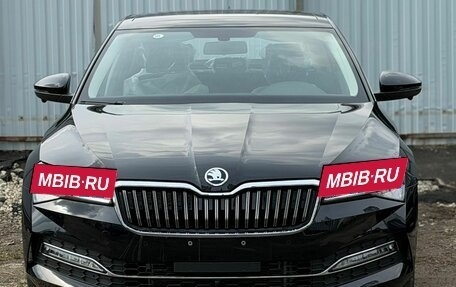 Skoda Superb III рестайлинг, 2025 год, 2 950 000 рублей, 2 фотография