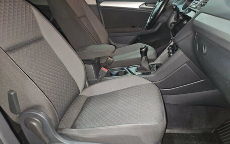 Volkswagen Tiguan II, 2019 год, 2 100 000 рублей, 12 фотография