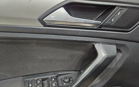 Volkswagen Tiguan II, 2019 год, 2 100 000 рублей, 19 фотография