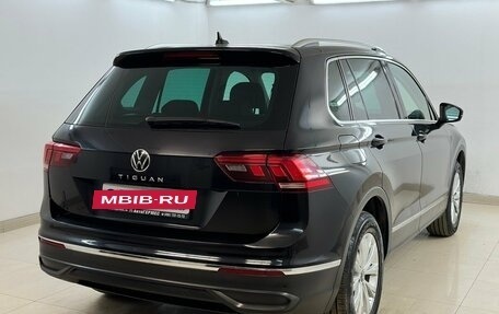 Volkswagen Tiguan II, 2021 год, 2 920 000 рублей, 4 фотография