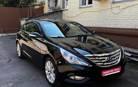 Hyundai Sonata VI, 2011 год, 1 300 000 рублей, 2 фотография