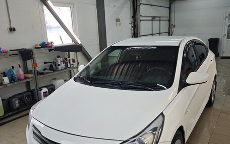 Hyundai Solaris II рестайлинг, 2015 год, 1 000 000 рублей, 1 фотография