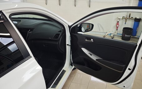 Hyundai Solaris II рестайлинг, 2015 год, 1 000 000 рублей, 4 фотография