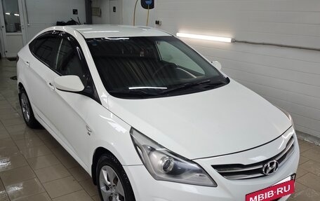 Hyundai Solaris II рестайлинг, 2015 год, 1 000 000 рублей, 3 фотография