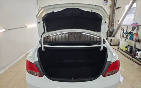 Hyundai Solaris II рестайлинг, 2015 год, 1 000 000 рублей, 8 фотография