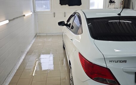 Hyundai Solaris II рестайлинг, 2015 год, 1 000 000 рублей, 10 фотография