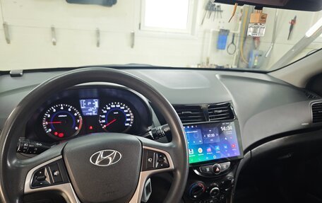 Hyundai Solaris II рестайлинг, 2015 год, 1 000 000 рублей, 14 фотография