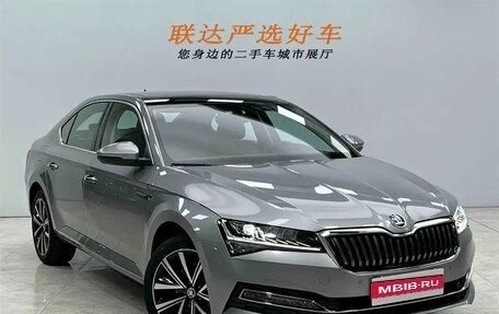 Skoda Superb III рестайлинг, 2022 год, 2 090 000 рублей, 1 фотография